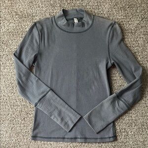 Lightly worn FREE PEOPLE INTIMATELY GRAY LONG SLEEVE MOCK NECK RIBBED TOP